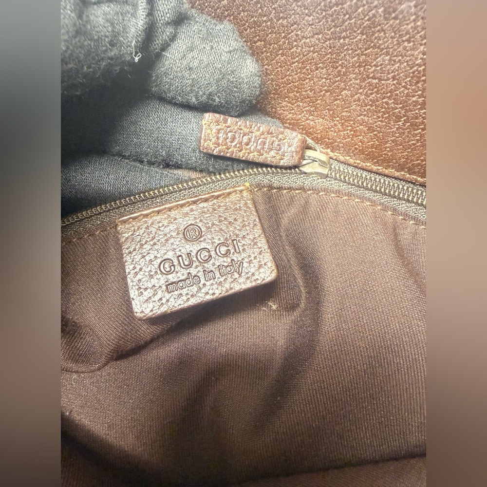 GUCCI-120836 002058 Beige Monogram Canvas Tote with Brown Leather Handle - Picture 4 of 14